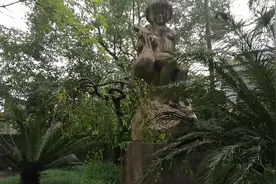 岳池凤女雕像是岳池县以前的县标，现在座落凤山公园里视频封面