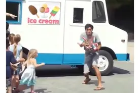 特效魔术师把冰淇淋都拿跑了小朋友们不淡定了视频封面