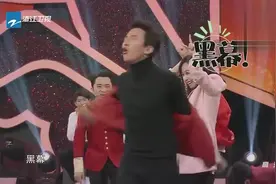 郑恺乘人不备偷换姿势，遭宋茜发现，沈涛让其回去，邓超称有黑幕