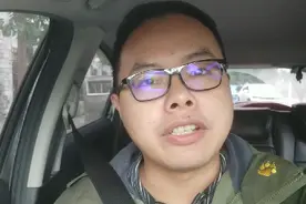 重庆电动车开始全面上牌，老萧去领牌装上，你们那里无牌能上路吗视频封面