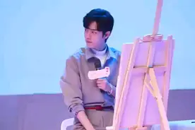 肖战化身小画家在线作画，连体裤造型帅爆视频封面