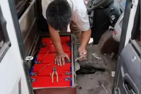 电动四轮车换电瓶花了1700，问一下贵不贵？视频封面