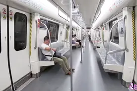 带你们感受下大郑州的地铁是如何买票、如何出站？一起来体验下视频封面