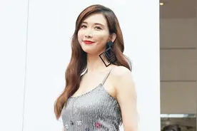 林志玲薄纱礼服亮相活动 身形纤瘦大方挺肚任拍破怀孕传闻视频封面