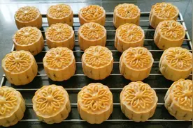 给糖尿病妈妈做无糖月饼，自从学会这个配方，妈妈每年都能吃月饼视频封面