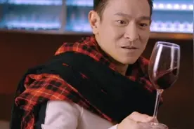 天王刘德华入驻某音，三个视频暴涨三千万粉丝，牛气冲天视频封面