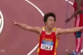 回顾经典：2004年雅典奥运会刘翔夺冠全场都沸腾。视频封面