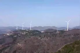 航拍广元：广元漫天岭滑草场大唐风力发电基地，风机不少，壮观。视频封面