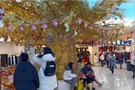 元旦佳节灵山地下步行街，人山人海，美女如云视频封面