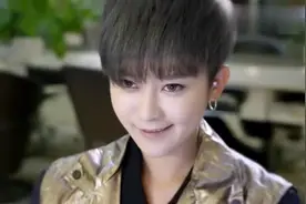 女孩故意剪个男生发型，假扮成男孩进学校，帅呆了。