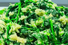 好吃的蒸菠菜，看厨师长如何操作，原来饭店蒸菜有这么多的技巧