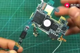 九年前的破手机还能开机吗？视频封面