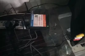 光猫灯不亮上不去网，胖哥测试电源适配器烧坏，庆幸光猫没坏。