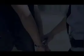 小伙抢包和警察赛跑，看看最后谁赢了！视频封面