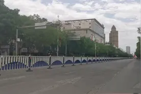 我在嘉峪关的慢生活1，带你逛逛主街道，一条街三家大商场黄摊！视频封面