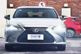 雷克萨斯ES属于什么档次？开ES算钱人吗？看看老司机怎么说