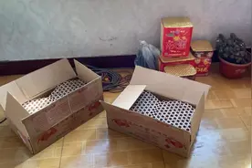 这人疯了，就跟二踢脚干上了，进了400多个，二踢脚8毛一个