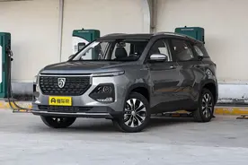 5座车型随处可见，6座SUV却屈指可数，深度测评宝骏530六座版图片