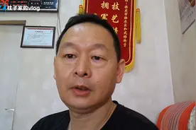 汽车贴的车膜太黑了看不清外边，看看汽车修理部的师父们怎么弄的视频封面