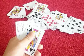 小哥单牌太多很无奈，王炸未出就被终结，关键的六去哪了？