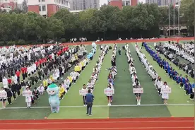 运动会入场式广播操：整齐划一的队伍中出现了萌萌的亚运会吉祥物