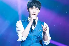 张艺兴唯一不避嫌的女星，关系亲密去看他演唱会，网友瞬间沸腾了