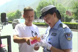 兰州：专项作业车违规上路行驶 被东岗交警拦停