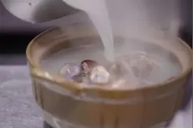 香港的火锅叫打边炉，最新鲜的食材，慢火慢烫，吃的就是个鲜爽XG
