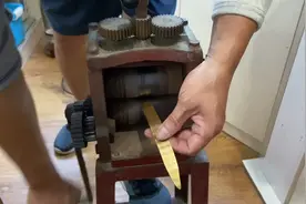 纯手工制作的空心黄金耳环，14克左右，客户定制的是不是有点重了视频封面