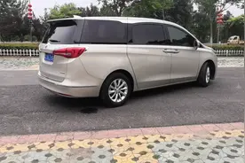 别克GL8商务车18款 电动门展示