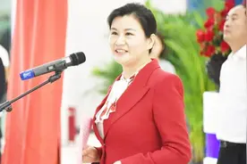 蓝思科技周群飞因苹果成首富也因苹果被毁，玻璃第一股能否复兴？视频封面