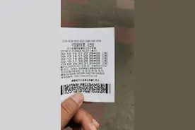 买彩票中了四位数，走了两个彩票站都没有人，什么意思嘛！