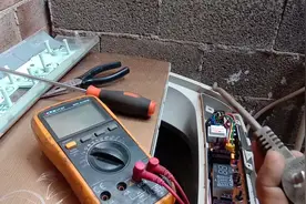 洗衣机不亮检修流程，一步步教你如何拆出电脑板判断好坏。