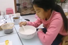 解决孩子早餐问题，睡觉前保温杯里放点大米加开水，早起成米粥了