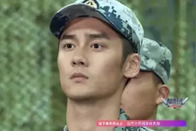 班长延演示92式手枪快速射击，谁知他们听到声音后都吓到了。视频封面