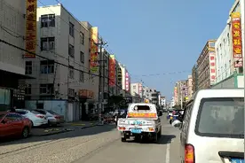 浙江温岭：这个工业区很多鞋厂，年底了还有这么多鞋厂招工