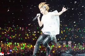 亚洲小天后最火四首歌，一首《遇见》着实经典，嗓音清冷不失特色