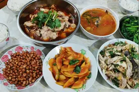 佛山打工生活：媳妇花100元煮一桌丰盛的晚餐，打工仔也有春天