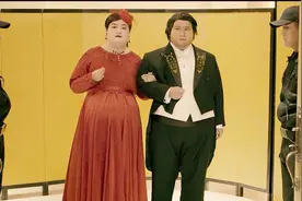 小伙媳妇太迷人，300斤兄弟看入迷，结果自己也找了个媳妇视频封面