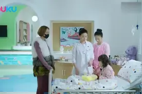 女儿正在输液，不料突然手上鼓了一个大包，妈妈瞬间慌了！