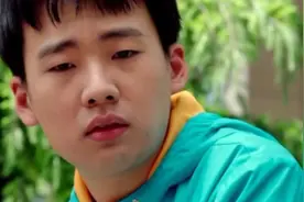 宠爱:流浪狗巴顿终于等到它的新主人阿德，催人泪下！上。视频封面