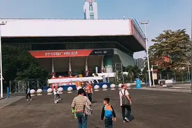 周末的天河体育中心视频封面