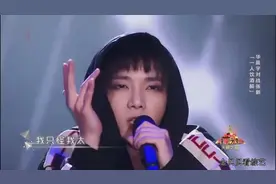 华晨宇改编的《一人饮酒醉》现场视频太帅了