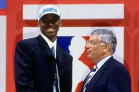 1996年科比参加选秀，被黄蜂选中，一切伟大从这里开始！