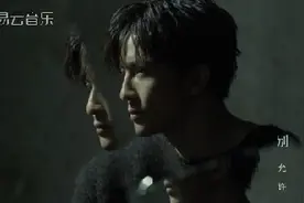 薛之谦，《别》爱上我。