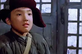 影视：妈妈没吃饭，被儿子发现。母亲宁愿自己苦，也不能苦了孩子