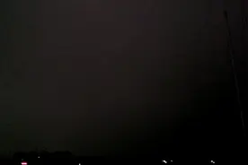 夏天下午五点的天气，一下子变黑了，有点反常！