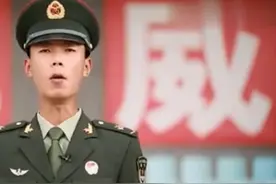 三军仪仗队正步走教学版，看完之后，觉得我们当初军训也太轻松了