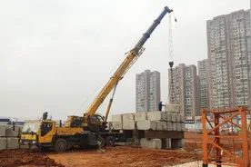 开吊车都需要什么证件？三证指的是什么？小伙来告诉你