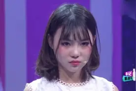 女孩出车祸断了一条腿，男友却提出这种要求，女孩无奈选择分手！视频封面